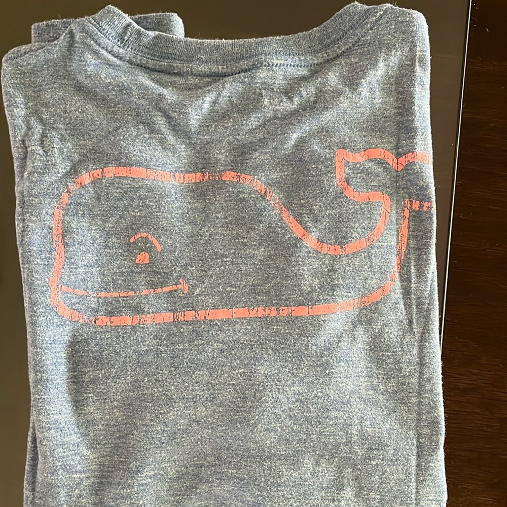 Vineyard Vines size boys are large. Wash blue color.
Good condition no stains.